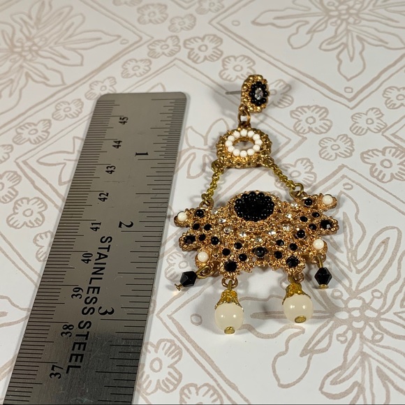 Baroque Chandelier Earrings Gold Tone Pearl - Picture 6 of 8